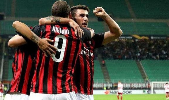  尤文图斯后卫乌龙送礼，一比一战平卡利亚里错失登顶良机  