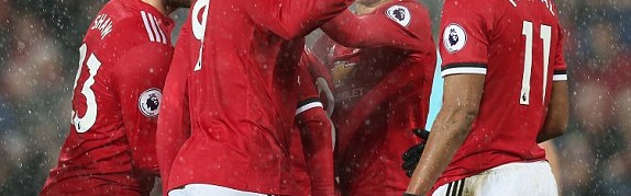  曼城铁卫头槌制胜，连续十场零封创英超新纪录  