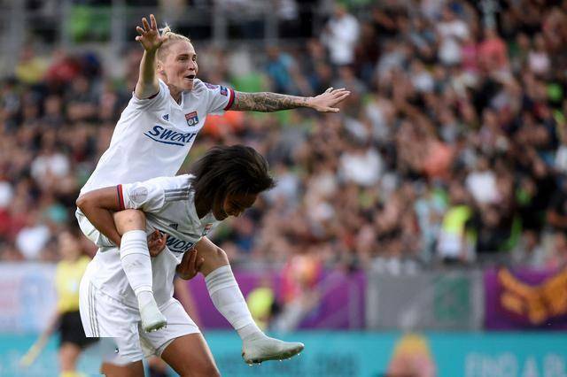  里昂女足四连冠创历史新纪录  