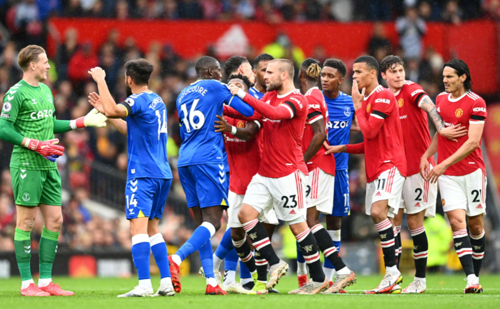  维罗纳队长里程碑战役头球绝杀老东家球队  