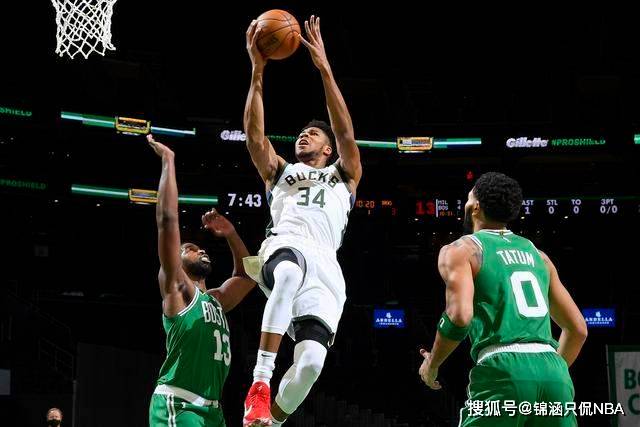  杰伦布朗关键盖帽绿军险胜雄鹿队